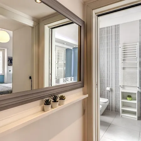 New York Apartment *